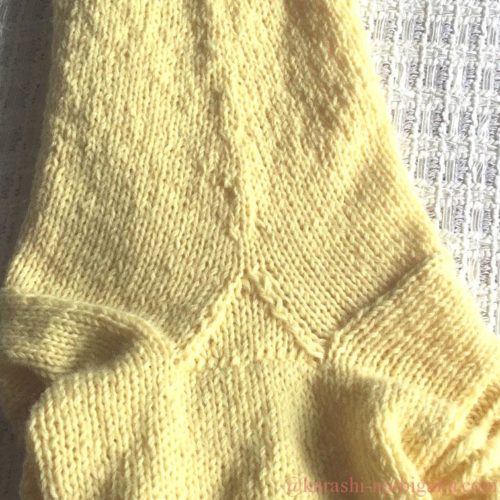 手編みセーターの脇の三角マチ